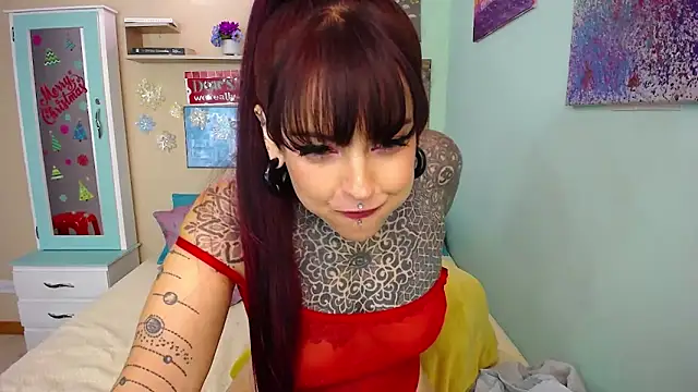 Snapshot of LolaRouse chatting on 4, 12, 2024 LolaRouse online show from 4, 12, 2024