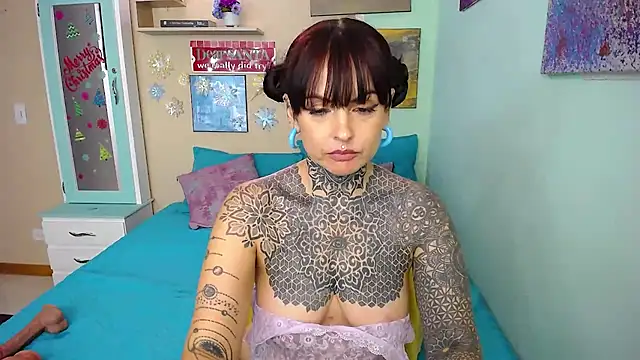 Snapshot of LolaRouse chatting on 6, 12, 2024 LolaRouse online show from 6, 12, 2024