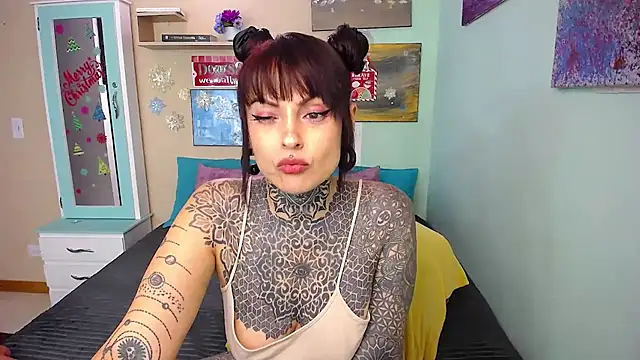 Snapshot of LolaRouse chatting on 9, 12, 2024 LolaRouse online show from 9, 12, 2024