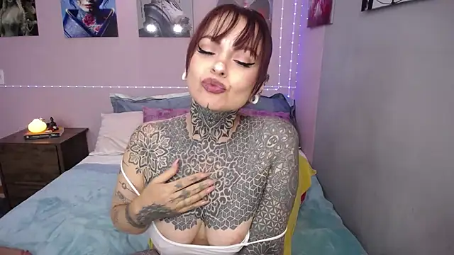 Snapshot of LolaRouse chatting on 29, 10, 2025 LolaRouse online show from 29, 10, 2025