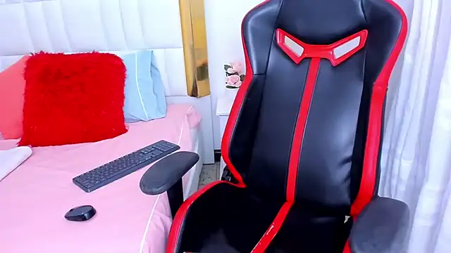 MadelineJackson online show from 5, 3, 2025