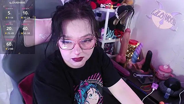 Snapshot of LiloMoon69 chatting on 4, 10, 2025 LiloMoon69 online show from 4, 10, 2025