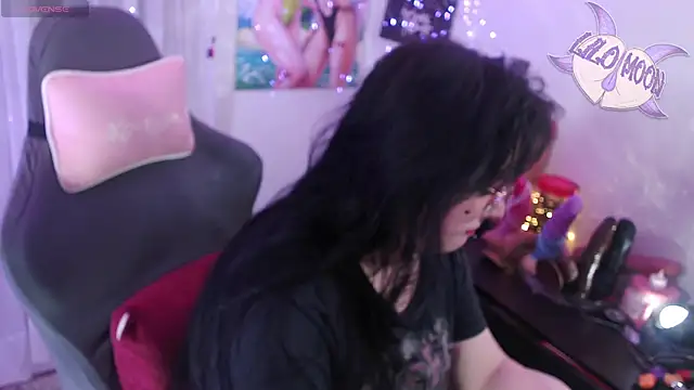 LiloMoon69 online show from 4, 6, 2026