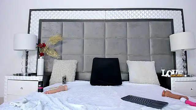 Snapshot of OliviaBurning chatting on 2, 2, 2025 OliviaBurning online show from 2, 2, 2025