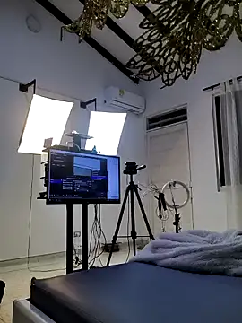 Snapshot of OliviaBurning chatting on 13, 9, 2025 OliviaBurning online show from 13, 9, 2025