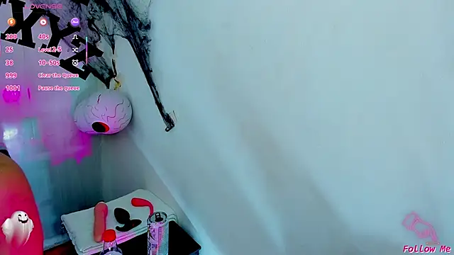 Piggy Eddy online show from 3, 11, 2025