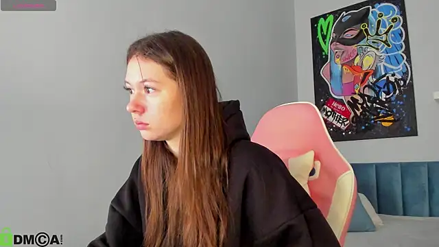 Nicole Charm online show from 15, 12, 2025