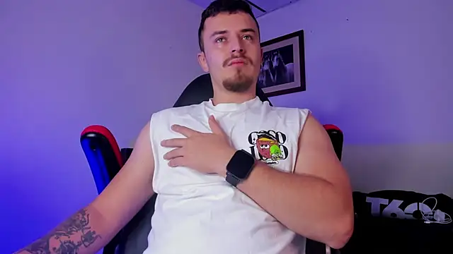 Snapshot of james_connor2 chatting on 4, 1, 2025 james connor2 online show from 4, 1, 2025