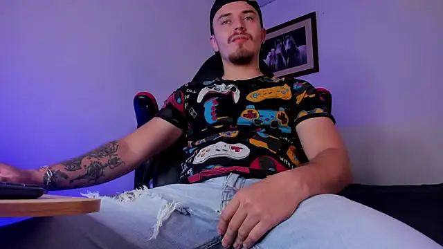 Snapshot of james_connor2 chatting on 5, 1, 2025 james connor2 online show from 5, 1, 2025