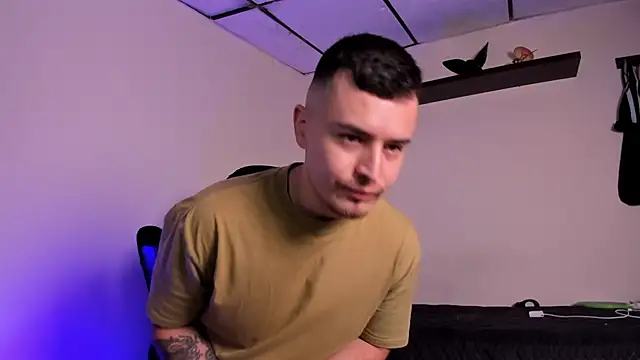 Snapshot of james_connor2 chatting on 17, 12, 2025 james connor2 online show from 17, 12, 2025