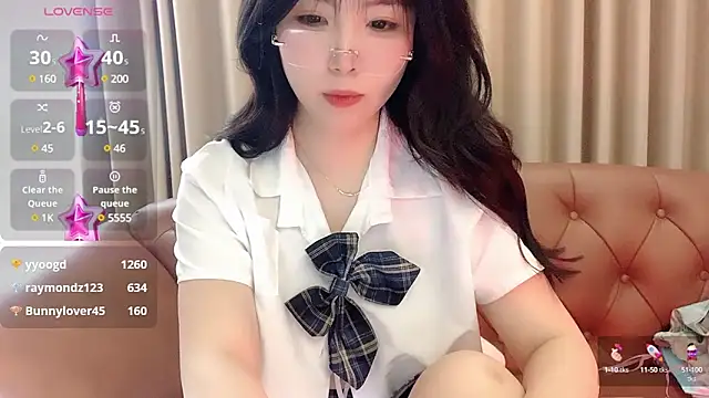 NickiBloom online show from 17, 2, 2025