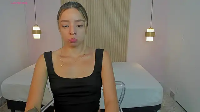 Snapshot of AliceRoss0 chatting on 8, 7, 2026 AliceRoss0 online show from 8, 7, 2026