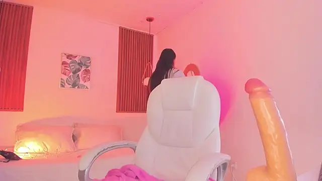 TiffanyWright online show from 4, 11, 2025