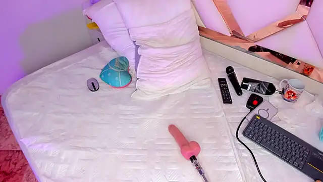 Snapshot of CintiaVega chatting on 3, 12, 2025 CintiaVega online show from 3, 12, 2025