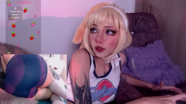 Snapshot of Alicedangerrr chatting on 7, 3, 2025 Alicedangerrr online show from 7, 3, 2025