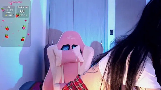 Snapshot of Alicedangerrr chatting on 8, 10, 2025 Alicedangerrr online show from 8, 10, 2025