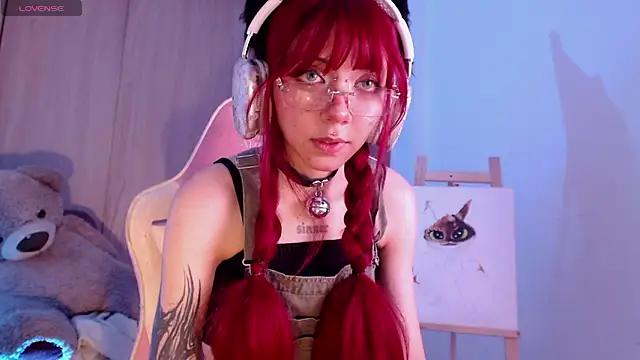 Snapshot of Alicedangerrr chatting on 17, 10, 2025 Alicedangerrr online show from 17, 10, 2025