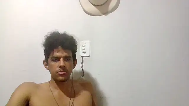 Snapshot of RenziTatte chatting on 11, 11, 2025 RenziTatte online show from 11, 11, 2025