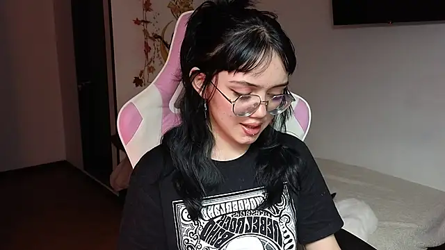 Snapshot of suzumi__ chatting on 14, 12, 2024 suzumi   online show from 14, 12, 2024