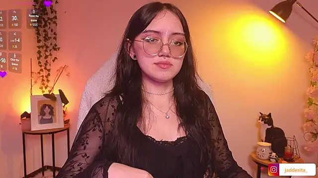 Snapshot of suzumi__ chatting on 22, 10, 2025 suzumi   online show from 22, 10, 2025