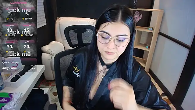 Snapshot of TifanyWhite_ chatting on 5, 1, 2025 TifanyWhite online show from 5, 1, 2025