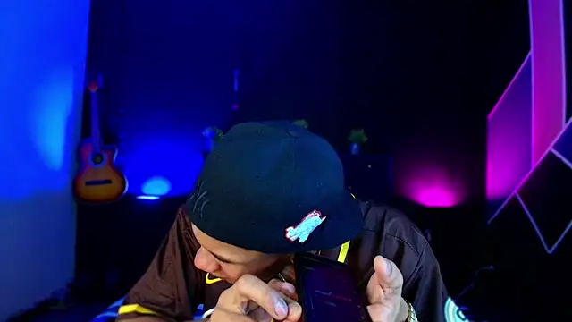 Damian latinxxx online show from 25, 2, 2025