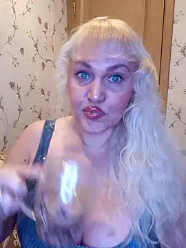 Snapshot of IsabellaBoni chatting on 18, 12, 2025 IsabellaBoni online show from 18, 12, 2025