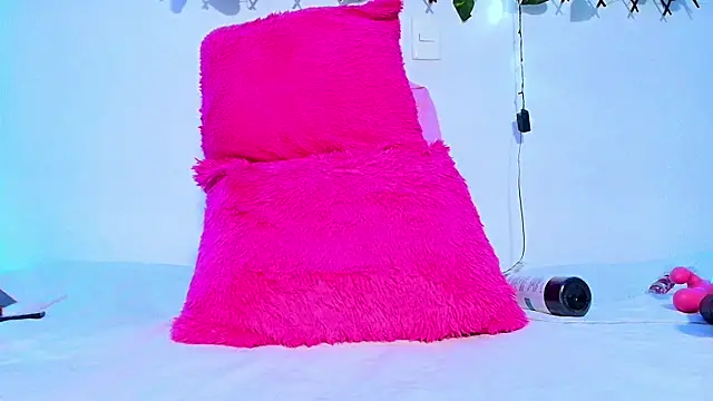 Snapshot of Aleesha_17 chatting on 7, 12, 2024 Aleesha 17 online show from 7, 12, 2024