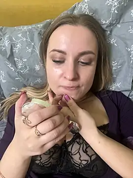 Snapshot of OlgaBuzzz chatting on 5, 2, 2025 OlgaBuzzz online show from 5, 2, 2025