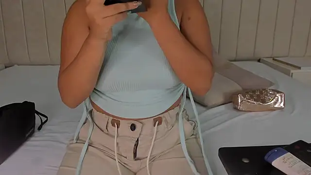 Snapshot of Littleolivia_ chatting on 25, 2, 2025 Littleolivia  online show from 25, 2, 2025