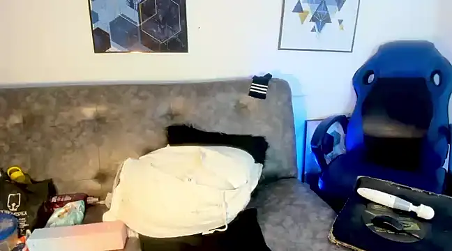 mia foxts online show from 3, 2, 2025