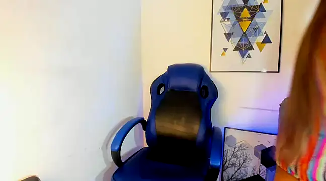 mia foxts online show from 22, 2, 2025