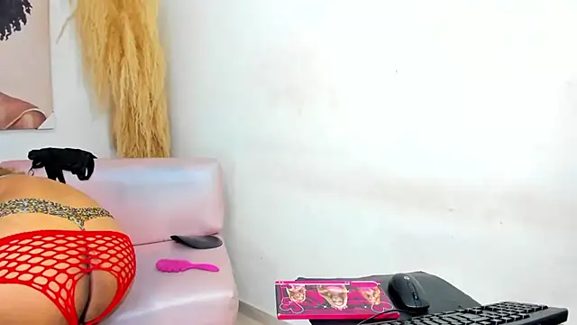 mia foxts online show from 23, 9, 2025