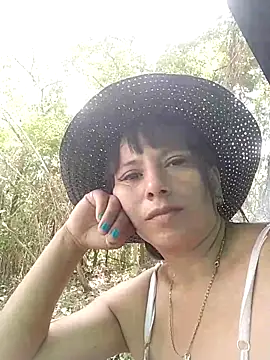 Snapshot of andreu_mature chatting on 4, 3, 2025 andreu mature online show from 4, 3, 2025