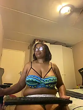 Snapshot of Nomthie chatting on 28, 10, 2025 Nomthie online show from 28, 10, 2025