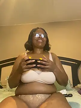 Snapshot of Nomthie chatting on 4, 11, 2025 Nomthie online show from 4, 11, 2025