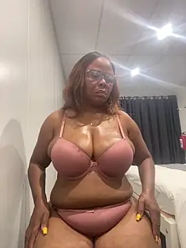 Snapshot of Nomthie chatting on 9, 11, 2025 Nomthie online show from 9, 11, 2025