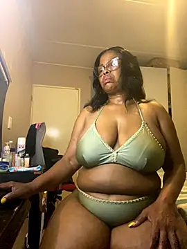 Snapshot of Nomthie chatting on 20, 11, 2025 Nomthie online show from 20, 11, 2025