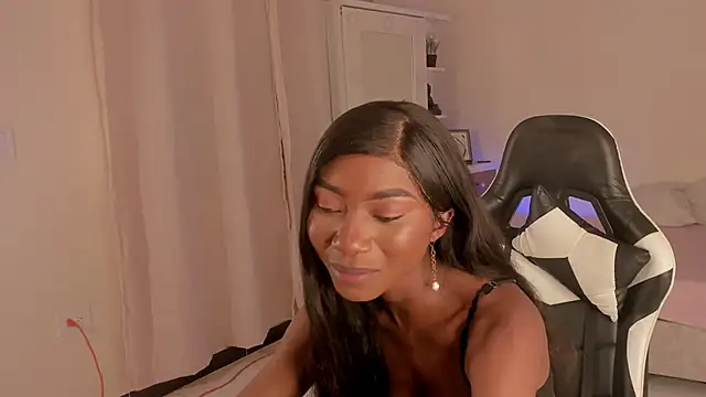 SavannahWildee online show from 13, 12, 2024