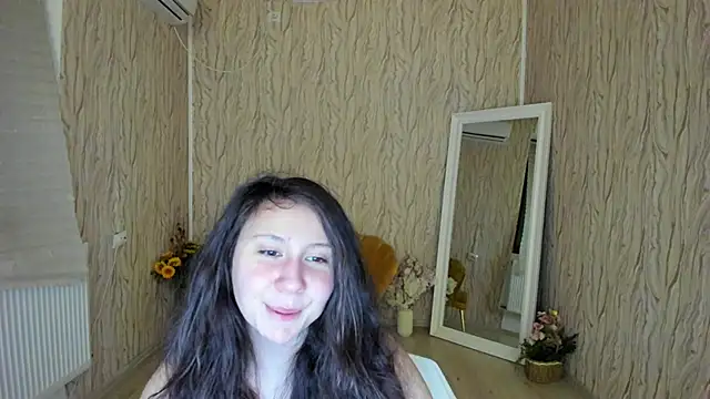 Snapshot of AishaRouhi chatting on 19, 1, 2025 AishaRouhi online show from 19, 1, 2025