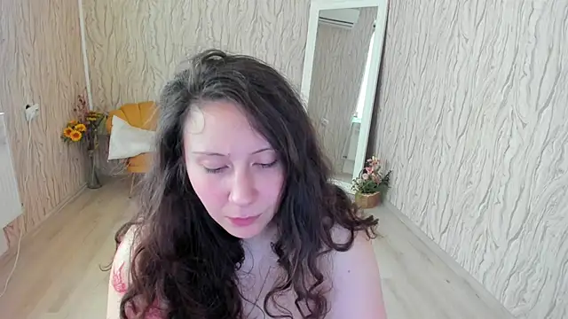 Snapshot of AishaRouhi chatting on 8, 2, 2025 AishaRouhi online show from 8, 2, 2025