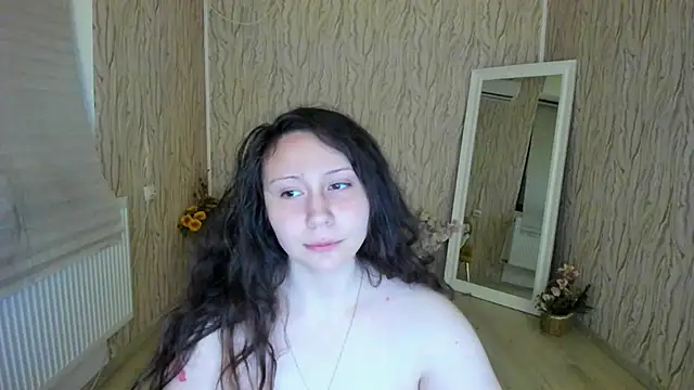 Snapshot of AishaRouhi chatting on 18, 2, 2025 AishaRouhi online show from 18, 2, 2025