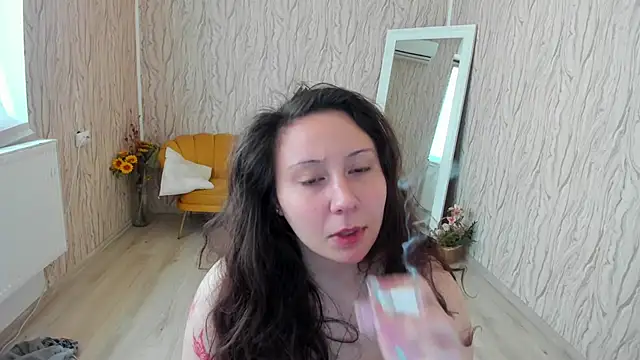 Snapshot of AishaRouhi chatting on 4, 3, 2025 AishaRouhi online show from 4, 3, 2025