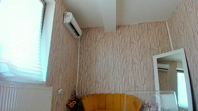 Snapshot of AishaRouhi chatting on 10, 3, 2025 AishaRouhi online show from 10, 3, 2025