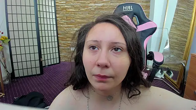 Snapshot of AishaRouhi chatting on 4, 12, 2025 AishaRouhi online show from 4, 12, 2025