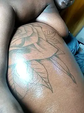 Hugemassivebootie online show from 5, 10, 2025