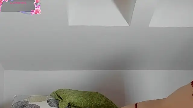 Snapshot of laurasommer chatting on 8, 2, 2025 laurasommer online show from 8, 2, 2025