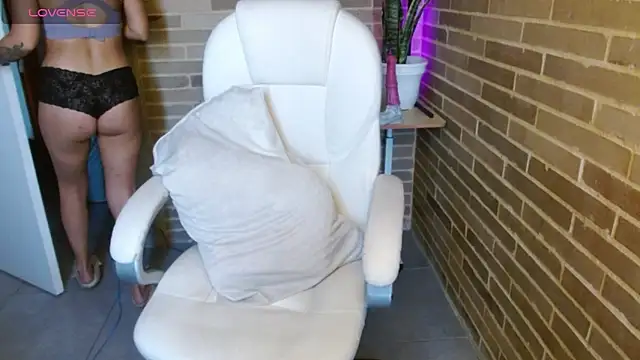 Snapshot of helenacyruss chatting on 16, 12, 2025 helenacyruss online show from 16, 12, 2025