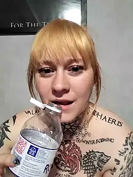 Snapshot of poussichienne chatting on 20, 4, 2026 poussichienne online show from 20, 4, 2026