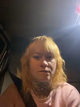 Snapshot of poussichienne chatting on 25, 4, 2026 poussichienne online show from 25, 4, 2026